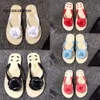 Chanelllies vgl. Kanales Blume Camellia Frauen Flip Flops Pantoffeln c Buchstaben Tanga Sandalen Beige schwarz rosa Blume Gummi Gummi Girls Flat Mules Sommerpool Strand LO