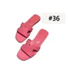 Flat Heel Beach Slippers Sandaler Classic Summer Designer Fashion 20 Colors Letter Flops Leather Lady Slides Women Shoes Sexy YQ1229a