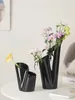 Vasen im europäischen Stil, Keramikvase, kreative Tischdekoration, Kunst, modernes Blumendesign, nordisches Wohnzimmer, geometrische Dekoration, Deko