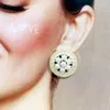 Orecchini a bottone Fragranza francese Stile Celebrity Vintage Luce di lusso Rotonda Perla Femmina