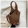 New Fashion Casual Bag Retro Tote Bucket Bag Casual Trend Ladies Classic Handbag Fashion Large Capacity Crossbody Size 15*23