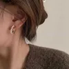 Charm Nieuwe Mode Unieke Parel Oorbellen voor Vrouwen Onregelmatige Twisted Patroon Metal Stud Earring Textuur Party Accessoires Y240328