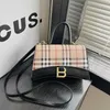 32% OFF Sac de créateur 2024 Sacs à main Cross Body populaire sablier printemps / été tendance mode à carreaux poche une épaule femme