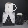 Tasses Cadeau de la Saint-Valentin Tasse en céramique géométrique créative Ligne noire et blanche Tasses à café et à lait Couple mignon Tasse à eau en porcelaine