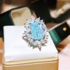 Bagues de cluster Europe et États-Unis Bright Blue Diamond Simulation Gemstone Ring Light Luxe Petit Tempérament Dames Ouvertes