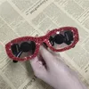 Solglasögon 2024 fyrkantiga solglasögon kvinnliga utomhus shopping nyanser diamantkörande glasögon retro huvud oval