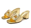 Lady Mules Slide Sandal Vlogo Leather Cutout Sandals Calfskin Leather Chunky Heels Slip-on Women bekväma dagliga promenadskor Skor Foar Gold vit naken