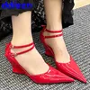 Klädskor 2024 Pointed Toe Fashion Ankle Buckle Strap Ladies Heels Kvinnliga kilar Pumpar Röda skor för kvinnor Heeled
