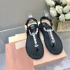 Sandálias embelezadas com cristal Chinelos de couro de verão Flip-flops Sapatos de praia Clip Toe Sandálias Sapatos casuais Flat confortáveis designer de tendências de moda