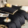 Set di biancheria da letto Ricami dorati di lusso di fascia alta in cotone egiziano stile bianco nero Copripiumino lenzuolo Federe Tessili per la casa