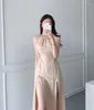 Casual klänningar sommarlång klänning kvinnor oregelbundna delade smala modis från axel sexiga damer koreansk stil veckad kvinna ärmlös