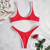 Kvinnors badkläder 2024 Europeiska och amerikanska sexiga bikini triangelfärg matchande brim baddräkt kvinnor 2 stycke baddräkt