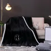 Mode Marke Korallen Fleece Große Marken Klassischen Stil Flanell Geschenk Decke Sofa Abdeckung Reise Abdeckung Decken Quatily Großhandel