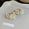 Fascino lucido strass imitazione perla orecchini a cerchio per le donne cerchio perla orecchini fiore bianco gioielli orecchio per la festa nuziale Y240328