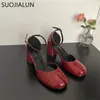 Suojialun 2023 Yaz Kadın Sandal Moda Bölünme Ayak Toe Sığ Bayanlar Slingback Ayakkabı Yuvarlak Med Toprak Elbise Pompaları 240322