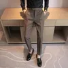 男性スーツパンツ高品質の男性ソリッドカラースリムフィットドレスパンツスリムフィットオフィスビジネスマンズボンプラスサイズ28-36 240308