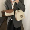 Magasins Export Designer Sacs à bandoulière Sac de grande capacité pour femmes 2024 Nouvelle toile à la mode Seau contrasté Simple et décontracté One Crossbody