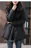 Oryginalny czarny z kapturem wyściełany płaszcz Women 2023 Zima Nowa koreańska konstrukcja Versi poczuj luźny ciepły płaszcz V36S#