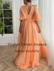 Party Dresses Orange Chiffon Prom Puffy Sleeve V Neck A Line aftonklänning med slitsgolv Längd Formell klänningar spetsar tillbaka