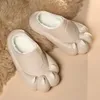 Pantofole invernali da donna in peluche caldo sandali con design ad artiglio d'orso scivoli antiscivolo da esterno infradito scarpe casual morbide e confortevoli da donna