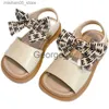 Sandalen Sandalen Schoen voor kinderen meisjes 2023 Zomer Nieuwe Effen Sandalen Ademende Boog Prinses Schoen Kinderen Antislip Strandschoen J230703 Q240328