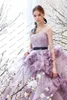 Vestidos Casuais Charme Strapless Flores Tulle Prom Dresse Muito Handmade Floral Longo Formal Vestido de Festa Ruffles Tiered Puffy Pageant Vestidos