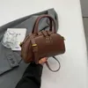 Magasins Export Designer Sacs à bandoulière Sac à main pour femmes Nouveau 2024 Petit carré à la mode avec sens des déplacements luxueux et bandoulière simple