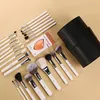 Pędzle makijażu Beili Zestaw 24 pCS narzędzia do kobiet podkład w proszku pędzel do cienia do powiek proszku Brush Naturalne kozie włosy białe/srebrne 240315