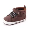 Pierwsze Walkers Baby Sneaker Buty przyczynowe Wysokiej jakości miękki i ciepły antypoślizg na wiosenną jesień 0-18 miesięcy urodzenia Krok