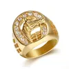 Küme Yüzük Hip Hop Mikro Pave Rhinestone Buzlu Bling Horse Ring IP Altın Dolgulu Titanyum Paslanmaz Çelik Erkekler için Jewelry320E