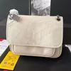 Bolsa de ombro niki de cor sólida couro genuíno em forma de v padrão de rugas letras da moda botão magnético bolsa feminina corrente bolsa 28cm