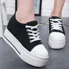 Casual skor swyivy vinter sneakers kvinnor päls varma 2024 plattform kilar vit bomull vadderad sneaker kvinnlig