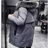 Зимнее пальто-пуховик Мужчины Теплые парки Уличная одежда Пальто с капюшоном Тонкие мужские куртки Ветрозащитное стеганое пальто Мужская верхняя одежда Lg w7xN #