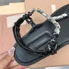 Sandálias embelezadas com cristal Chinelos de couro de verão Flip-flops Sapatos de praia Clip Toe Sandálias Sapatos casuais Flat confortáveis designer de tendências de moda