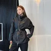 Kvinnorjackor Designer 24 Early Spring New Nanyou P Home Triangle Metal Logo Leather Belt Decoration Casual Jacket Quilted Cotton Coat A0MX