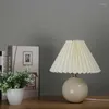 テーブルランプモダンセラミック折り紙照明導入ランプシェード暖かいベッドルームベッドサイドランプリビングルームホームデコ照明器具