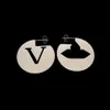 Mode Hoop Huggie Charm Earrings Aretes for Women Party Wedding Engagement Lovers gåva smycken med Box234e