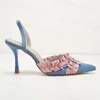 Mach Кружева Высокие каблуки Slingbacks Модные женские туфли на каблуке Роскошные дизайнерские туфли Классические атласные кристаллы с бантом Украшение Острые свадебные сандалии