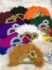Dekorativa figurer 1st Turkiet Feathers Hand Hålls fläkt för festhandtag Dans Semi Circle Handfan African Wedding Decoration Feather