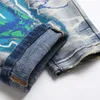 Mäns jeans män tryckt jeans streetwear bokstäver blixt färg stretch jeans vintage blå trasiga knappar som flyger ultratunna avsmalnande byxor J240328