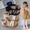 Sandalen Meisjes Sandalen Zomer 2024 Nieuwe Open Prinses Schoenen Grote Kinderen Zachte Zool Meisjes Internet Rode Romeinse Schoenen Q240328