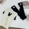 Frauen Socken Harajuku Gestrickte Bein Wärmer Lose Persönlichkeit Schwarz Und Weiß Paar Strümpfe Magnetische Saug Hand In Pile Up