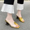 Slipare Nya sommarkvinnor Högklackade sandaler Fashionabla godisfärger Casual blandade färgskor Silver H240328