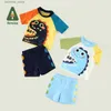 T-shirts Amila bébé garçon maillot de bain 2023 été nouveau mignon dinosaure couleur bosse imprimé décontracté mode T-shirt + ensemble short et haut enfants vêtements 0-6Y24328