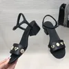 Damen-Sandalen mit klobigem Absatz, Designer-Slingbacken, Kleiderschuh, Lammfell, verstellbare Knöchelschnalle, Hochzeitsschuh, Retro-Schwarz mit herzförmigem Freizeitschuh für eine Party