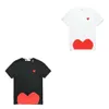 Mens Play Fashion T CDG Chemise Designer Red Heart Commes Casual Femmes Chemises Des Badge Garcons Haute Quanlity T-shirts Coton Broderie Lu 560