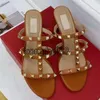 Luksusowe sandały sandały wysokie obcasy moda dziewczęta nagie nitowane buty sukienki Summer Kobiet Platforma Platforma Klasyczne buty 6 cm wysokie sukienki