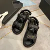 Designer-Sandale, Plateau-Sandalen, Damen, lässige Hausschuhe, Schuhe, dicker Boden, Sommer, flacher Absatz, Hakenschlaufe, lässige Strandschnalle, echtes Leder, Top-Qualität 10A mit Box