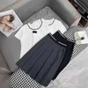 Zweiteiliges Kleid der Designermarke 2024 Frühjahrsneuheit Nanyou Miu Letter Ribbon Bead besticktes Kurzarm-T-Shirt + gefalteter Halbrock-Modeset IH74