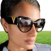 Óculos de sol Retro Cat Eye V Letters Mulheres 2021 Designer Vintage Sol Glasses Men Trendy Ocean Metal Shades8148761